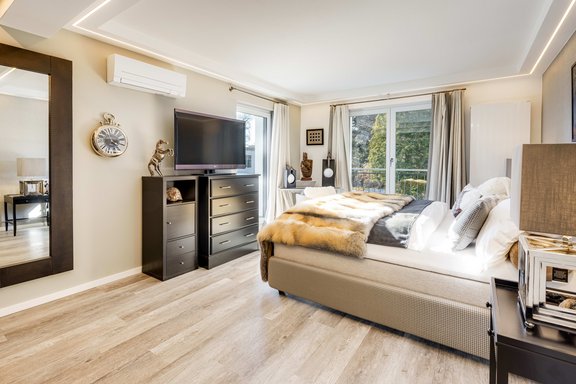 Gäste-/Kinderzimmer mit Balkon