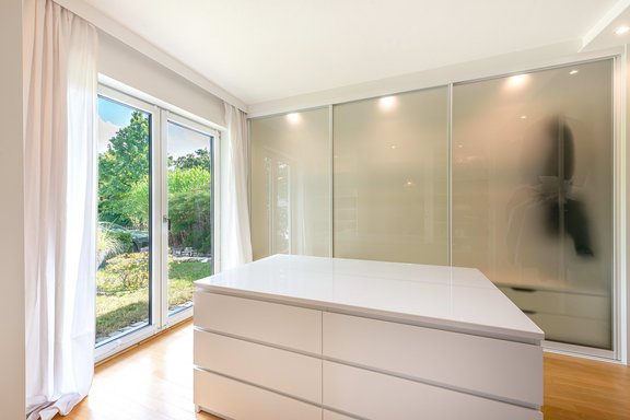 Ankleide mit Maßeinbauten