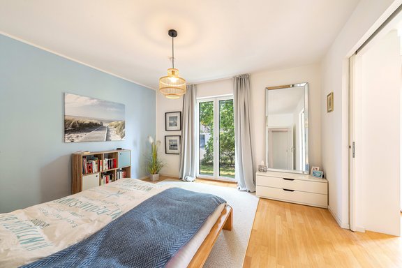 Schlafzimmer mit Gartenzugang