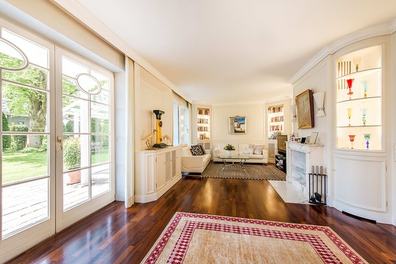 Living area with fireplace