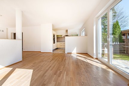 Lichtdurchfluteter Essbereich