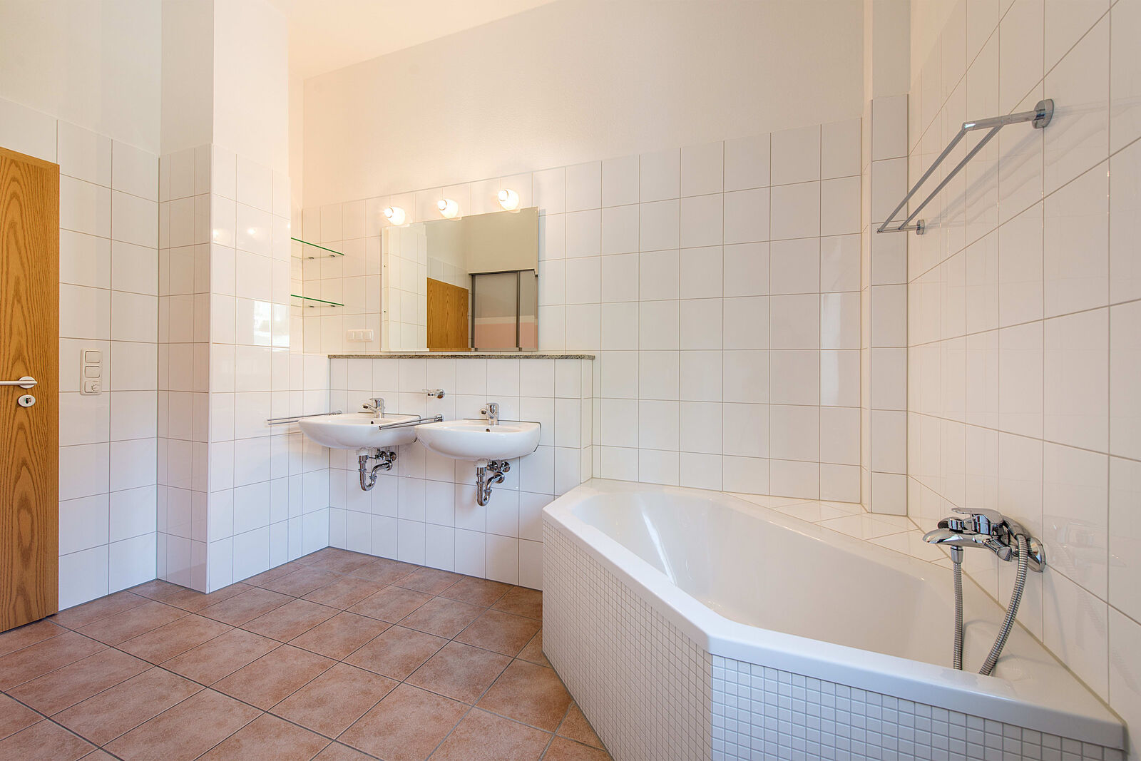 Großes Badezimmer im Obergeschoss