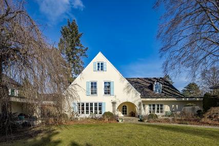 Sehr charmante Altbau-Villa mit prächtigem Südgarten