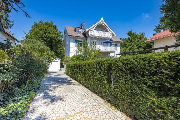 Zufahrt zum Grundstück