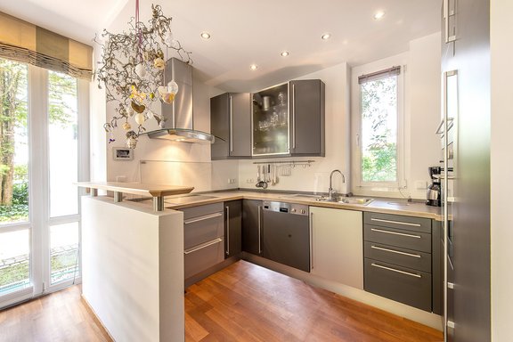 Fitted kitchen with counter