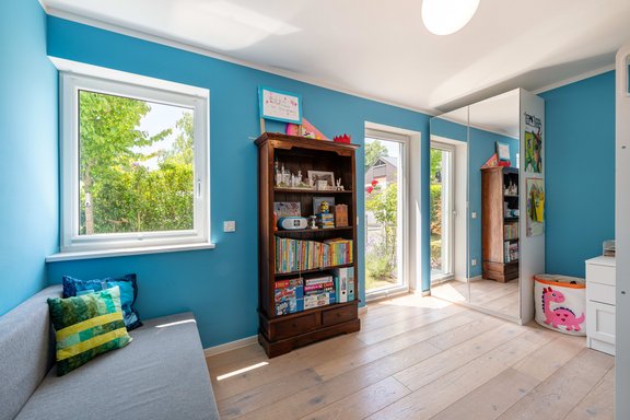 Kinderzimmer mit Gartenzugang