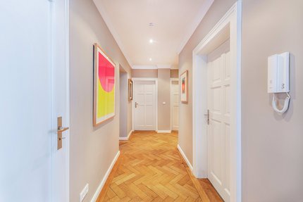 Hell gestaltete Diele