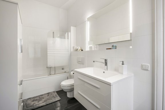 Zeitlos-modernes Tageslichtbad