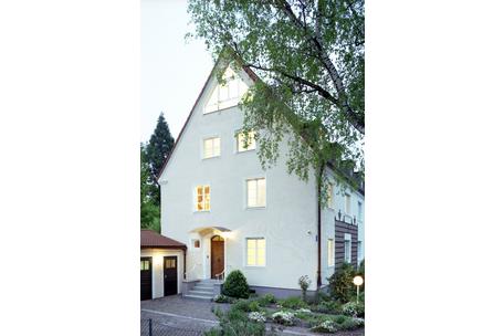 Very bright 4.5 room roof terrace maisonette apartment with roof terrace