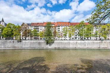 Sehr helle 4-Zimmer-Wohnung mit Balkon und Traumblick