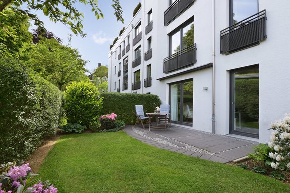 Garden into the courtyard