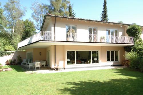 Sehr schöne Villenhälfte in Bestlage