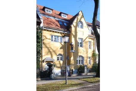 Very nice two- to three-room garden apartment in historic art nouveau townhouse
