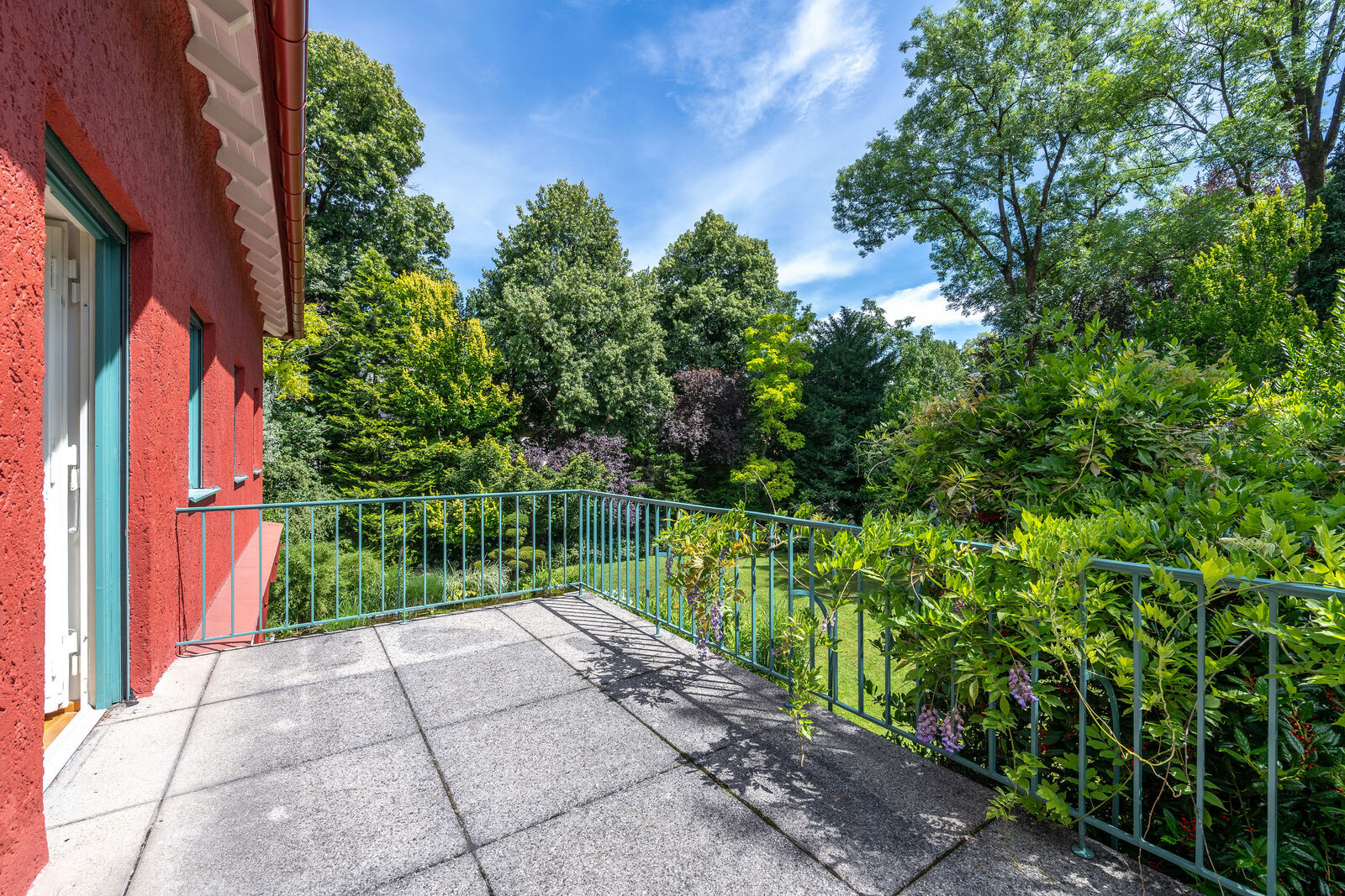 Blick in parkähnlichen Garten