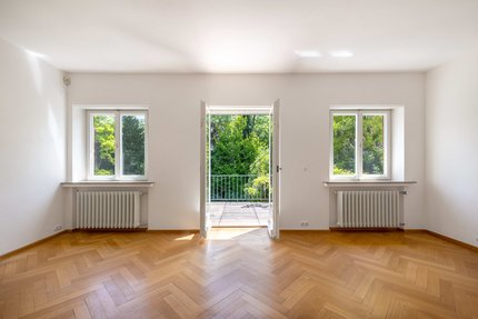 Masterschlafzimmer mit Balkon