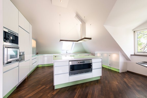 Küche mit hochwertigen Markengeräten