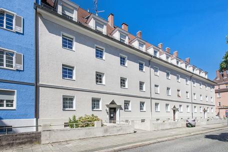 Sichere Kapitalanlage: Modernisiertes Mehrfamilienhaus von 1931 mit neun attraktiven Wohnungen