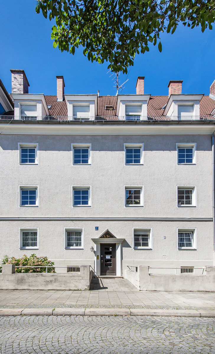 Stilvolle Fassade mit historischem Flair