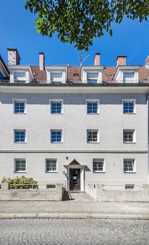 Stilvolle Fassade mit historischem Flair