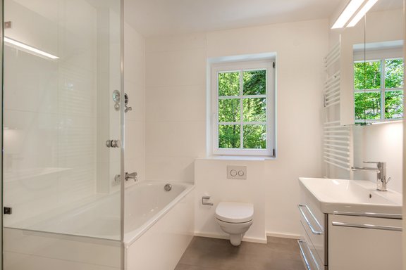 Stilbewusst saniertes Bad