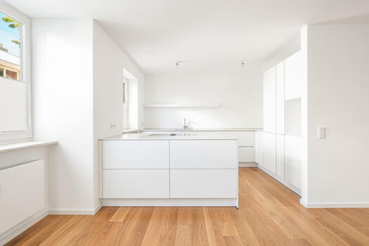 Open plan kitchen with cooking block
