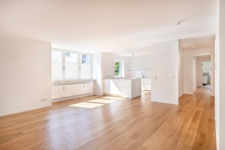 Light-filled 3-room apartment with balcony for the first time after renovation