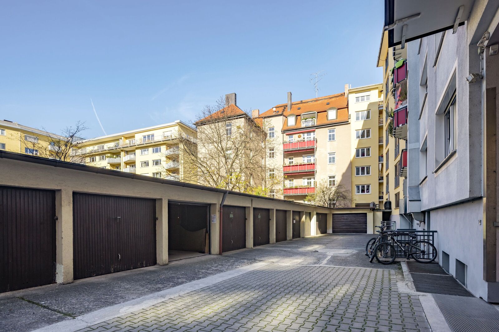 Garagen im Hinterhof