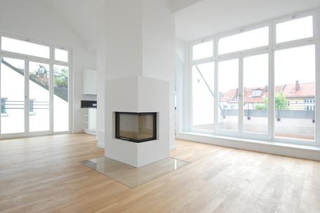 Sun-flooded roof terrace apartment with exclusive bathrooms, kitchen and fireplace