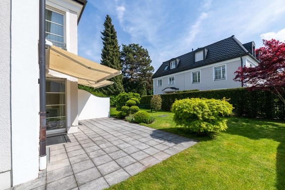 Gepflegter Garten mit Terrasse