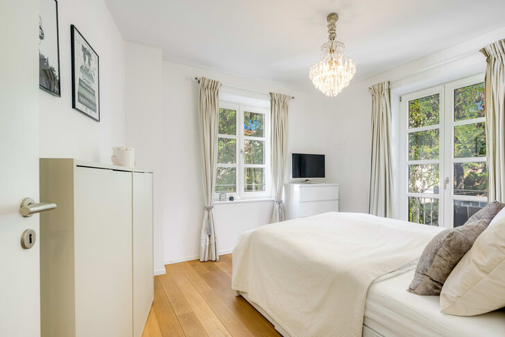 Gut geschnittenes Schlafzimmer