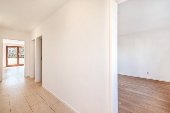 Zentraler, geräumiger Flur