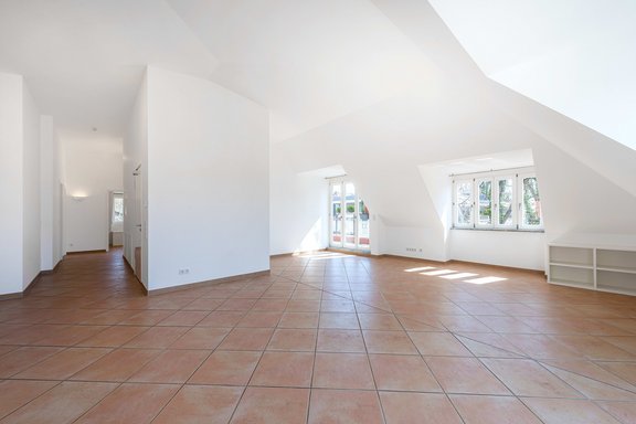 Wohnbereich mit Blick in den Flur