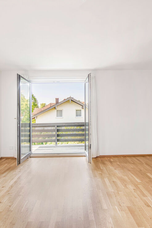 Wohn-/Esszimmer mit Balkon