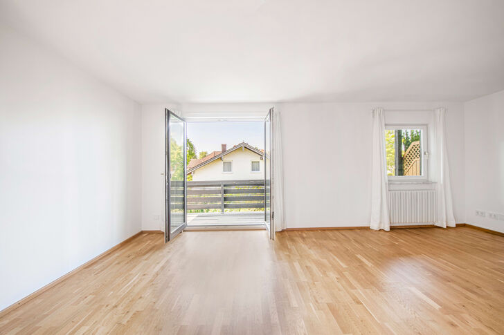 Wohn-/Esszimmer mit Balkon
