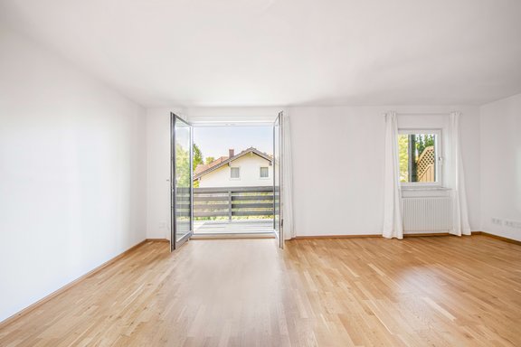 Wohn-/Esszimmer mit Balkon