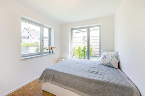Schlafzimmer mit Gartenzugang