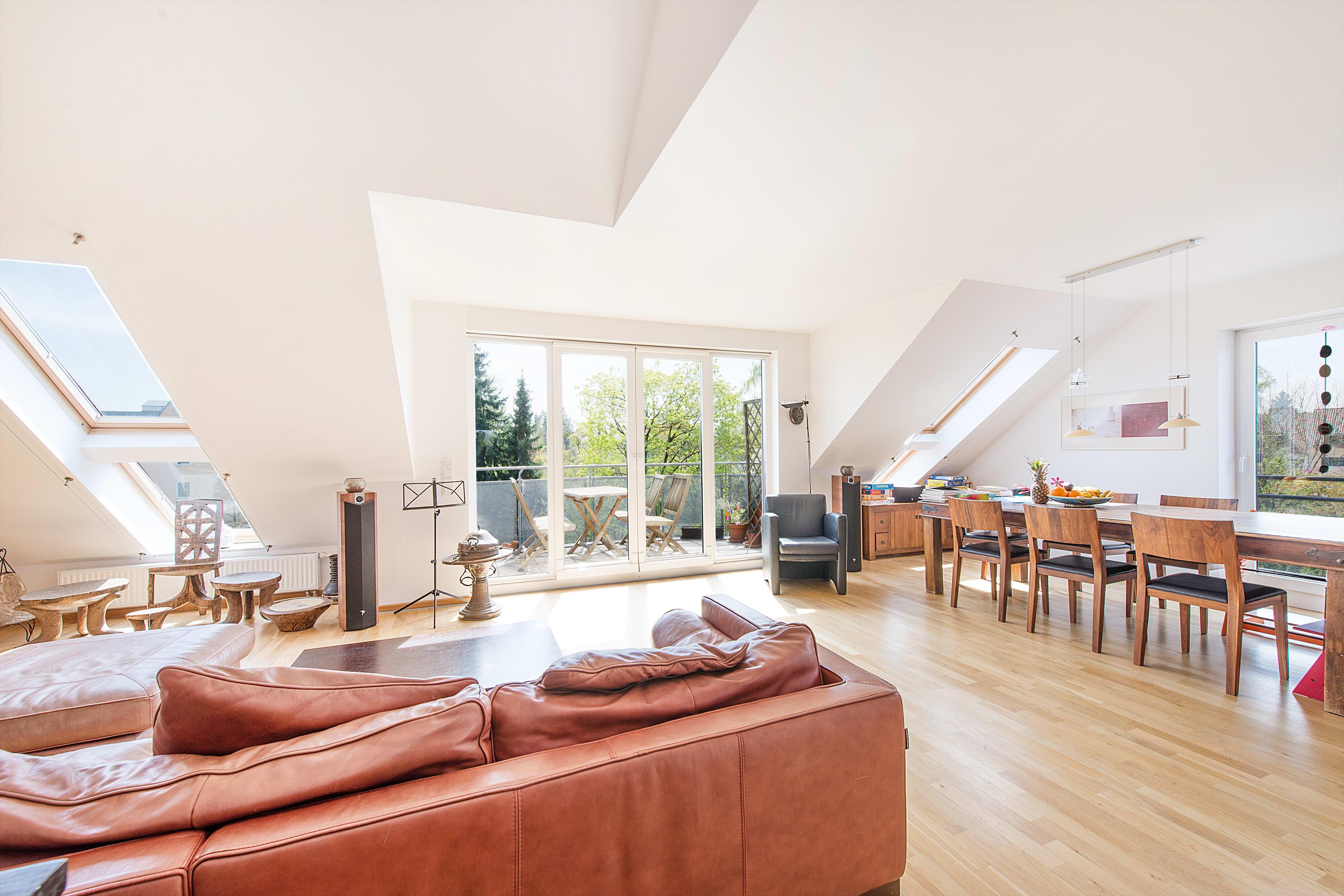 Sonnige 4-Zimmer-Dachgeschoss-Maisonette Wohnung mit Südterrasse und Balkon