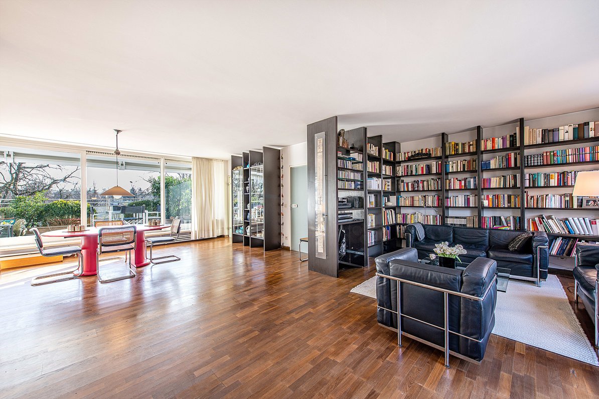 Light flooded living area
