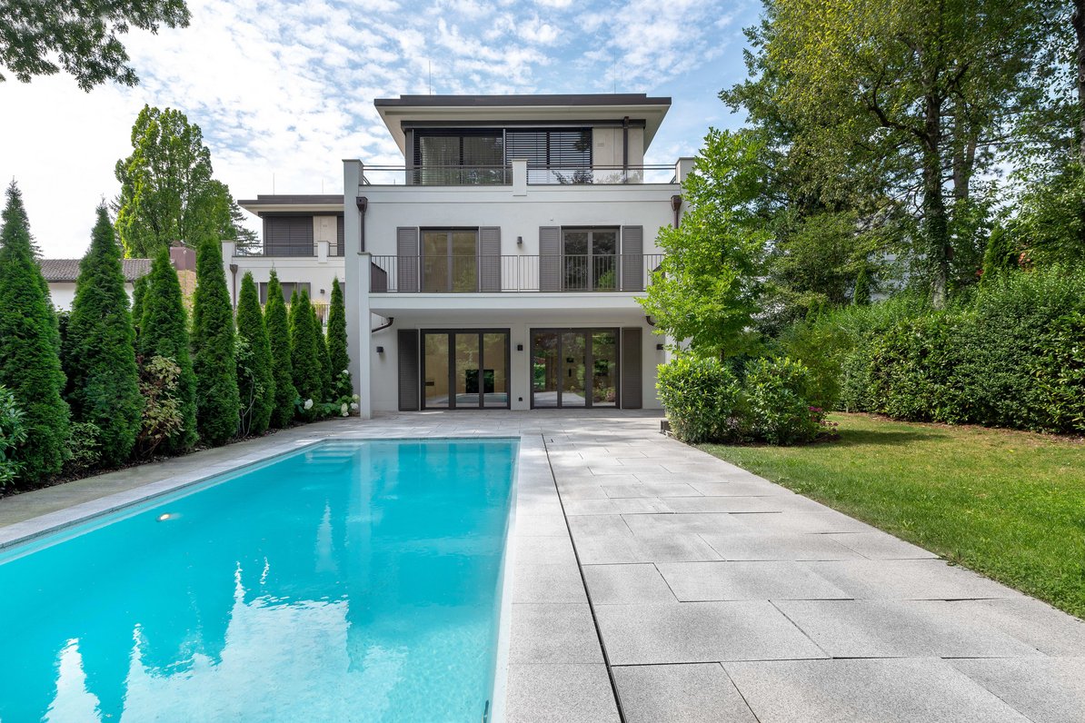 Elegant city villa