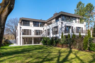 Sunny 6-room garden apartment over two floors with fantastic garden