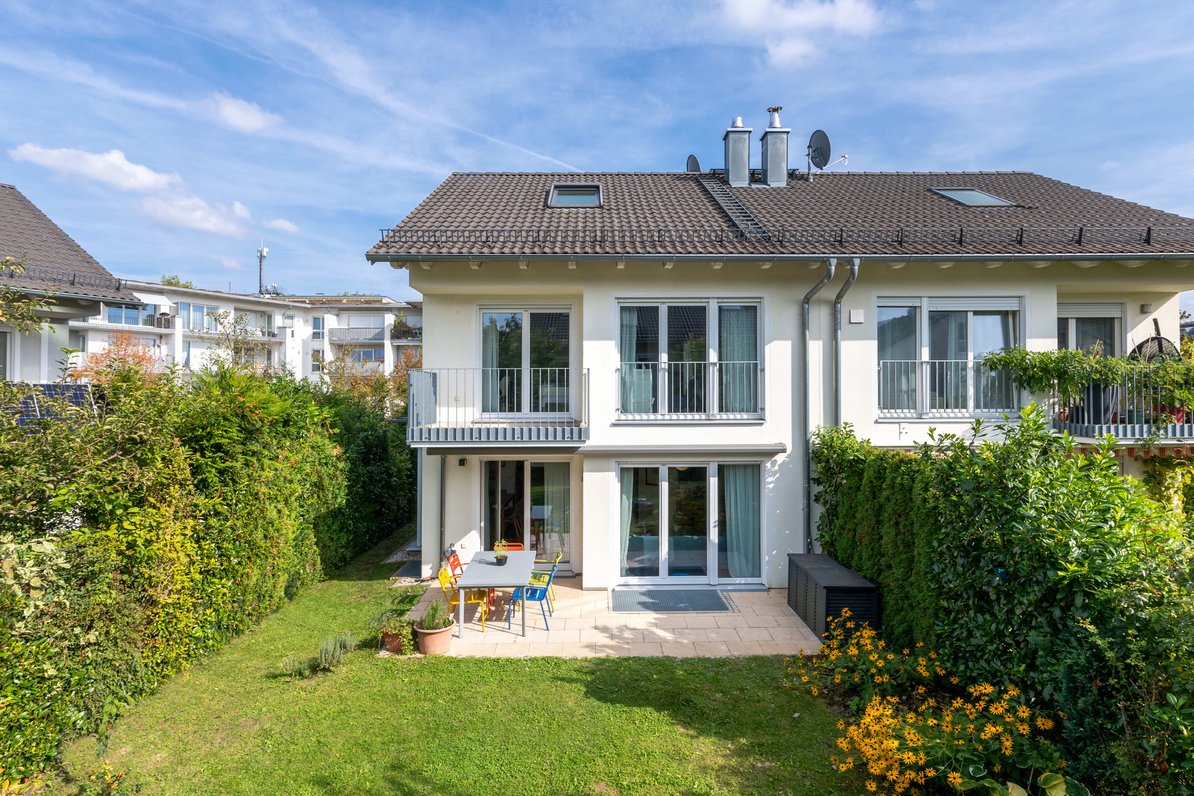 Sunny half of the house with garden
