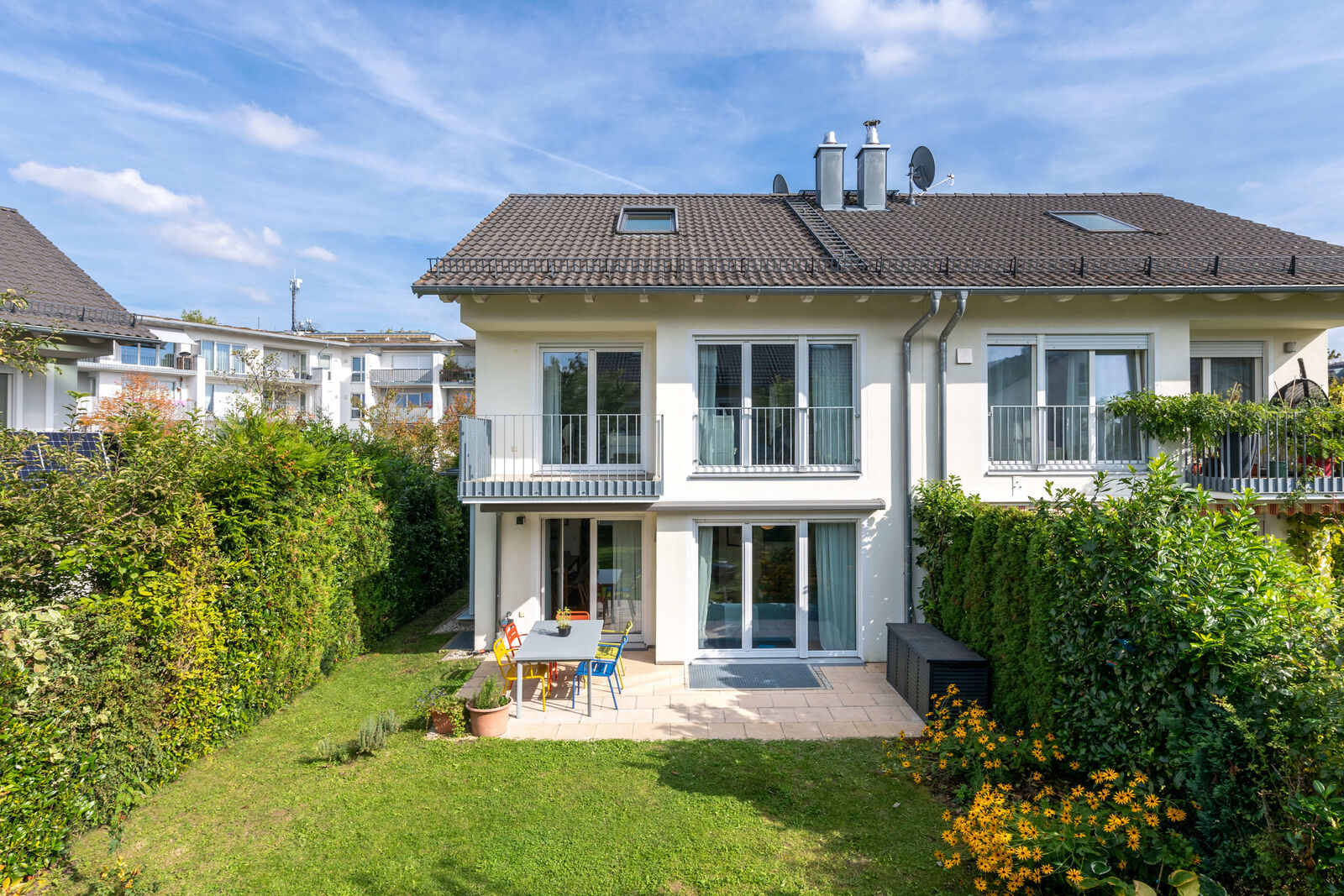 Sonnige Haushälfte mit Garten