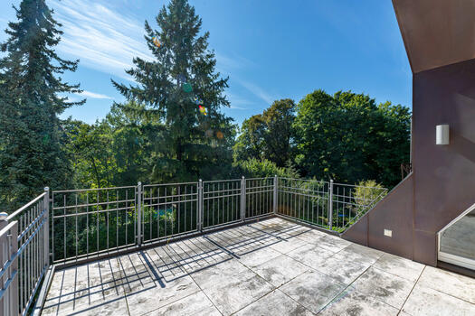 Spacious roof terrace