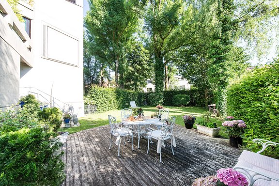 Garten an den Schlosspark angrenzend