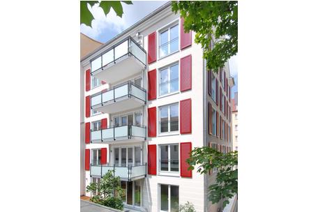 Sunny high-quality furnished four-room apartment with fireplace, exclusive bathrooms and kitchen