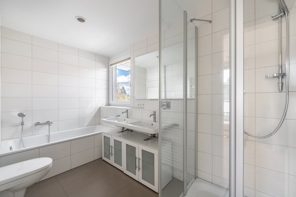 Komfortables Tageslichtbad