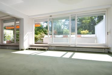 Sonnige, sehr gut geschnittene Wohnung mit schöner Süd-Dachterrasse