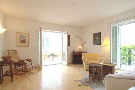 Sonnige Wohnung mit Wintergarten und großer Balkonterrasse