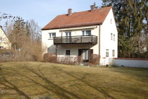 Sonniges Baugrundstück mit Baurecht für Einfamilienhaus bzw. Doppelhaushälfte - Gräfelfing