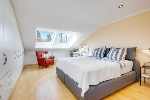 Behagliches Masterschlafzimmer
